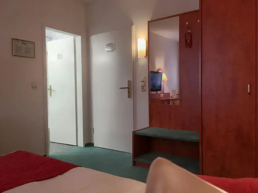 Economy room