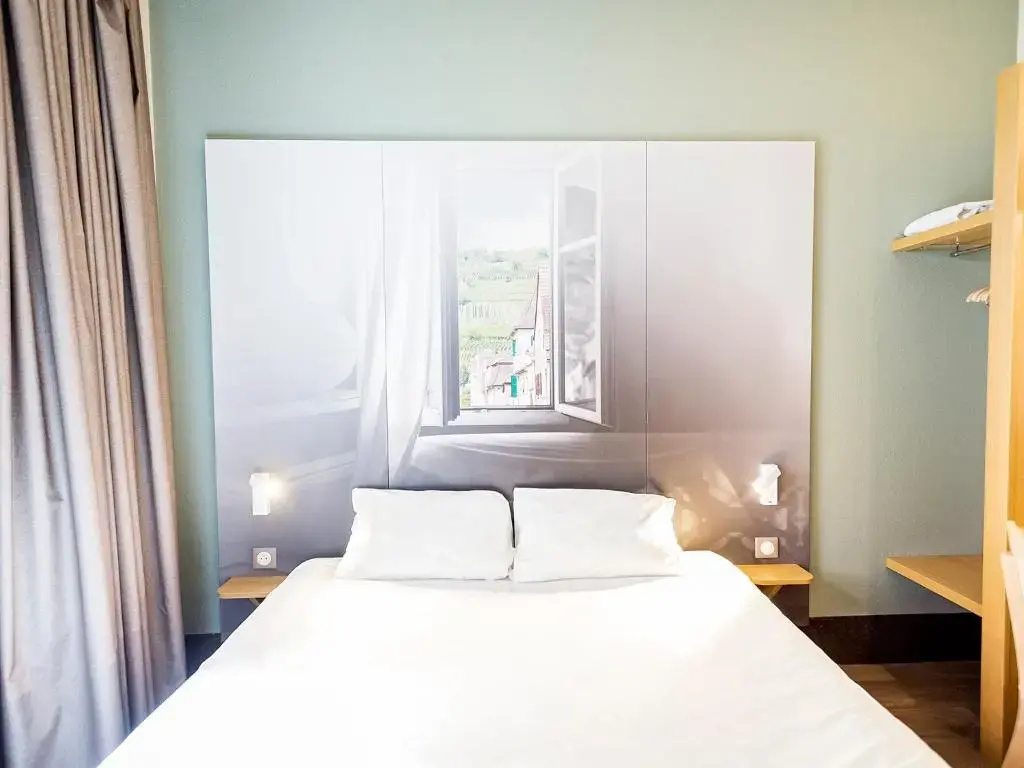 Double room (full double bed)