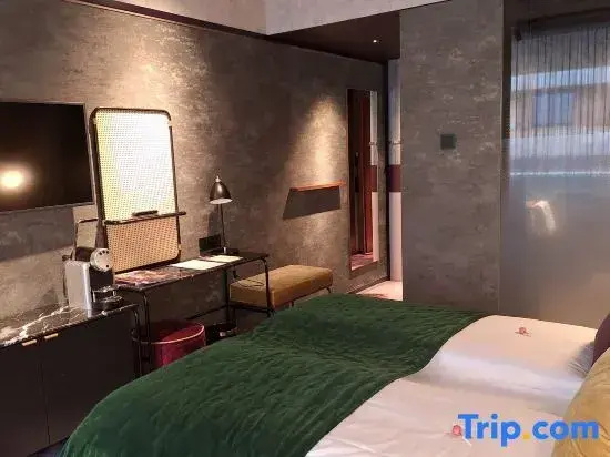Standard room with view