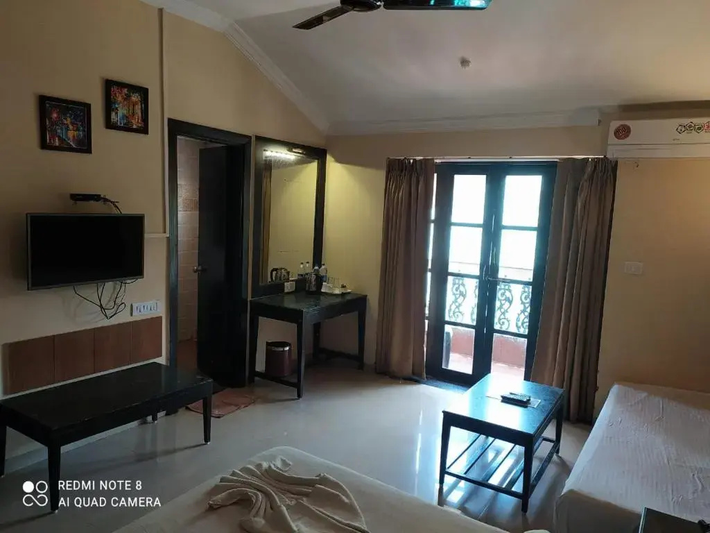 Deluxe Double room (full double bed)