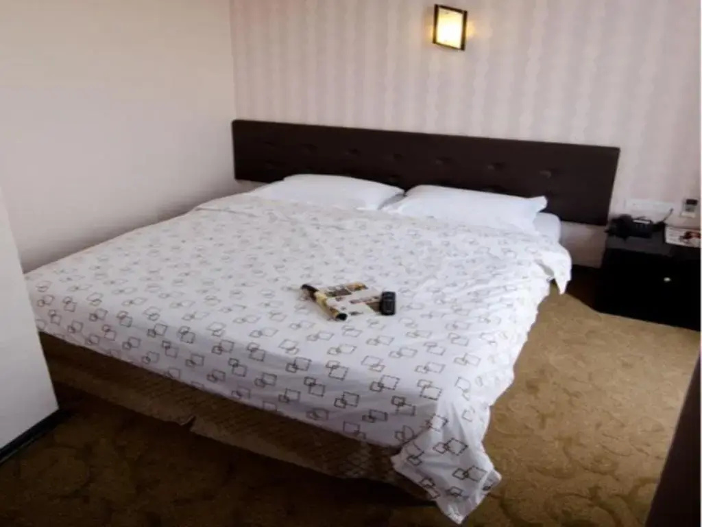 Deluxe Double room (full double bed)