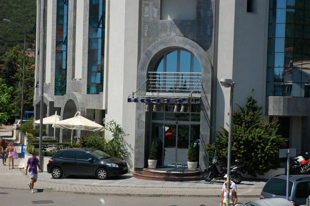 Blue Star Hotel