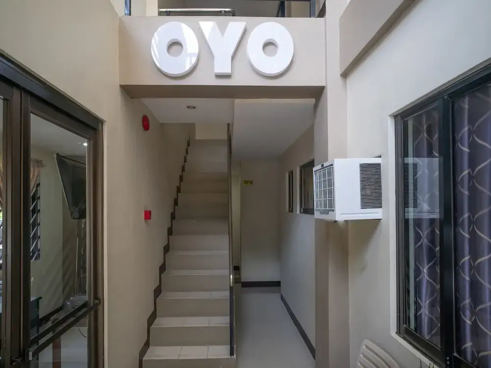 Super OYO 604 Chateau Cinco Dormitel - Hostel