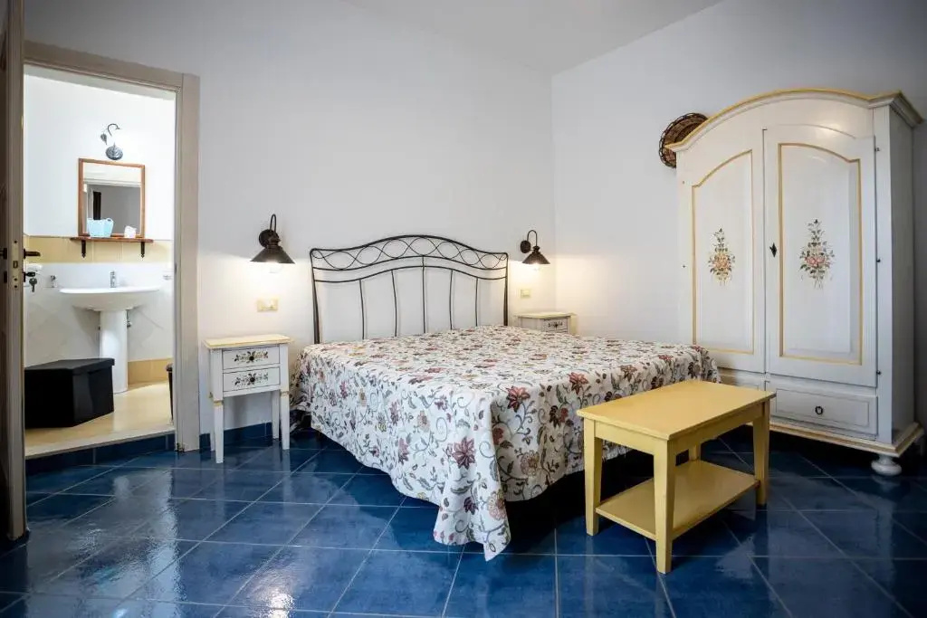 Deluxe Double room with balcony (full double bed)