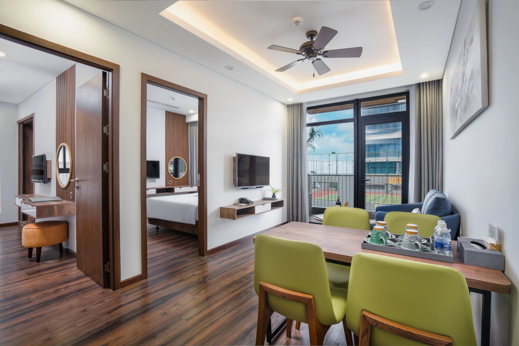 2 Bedrooms Standard Penthouse room with balcony and with partial ocean view