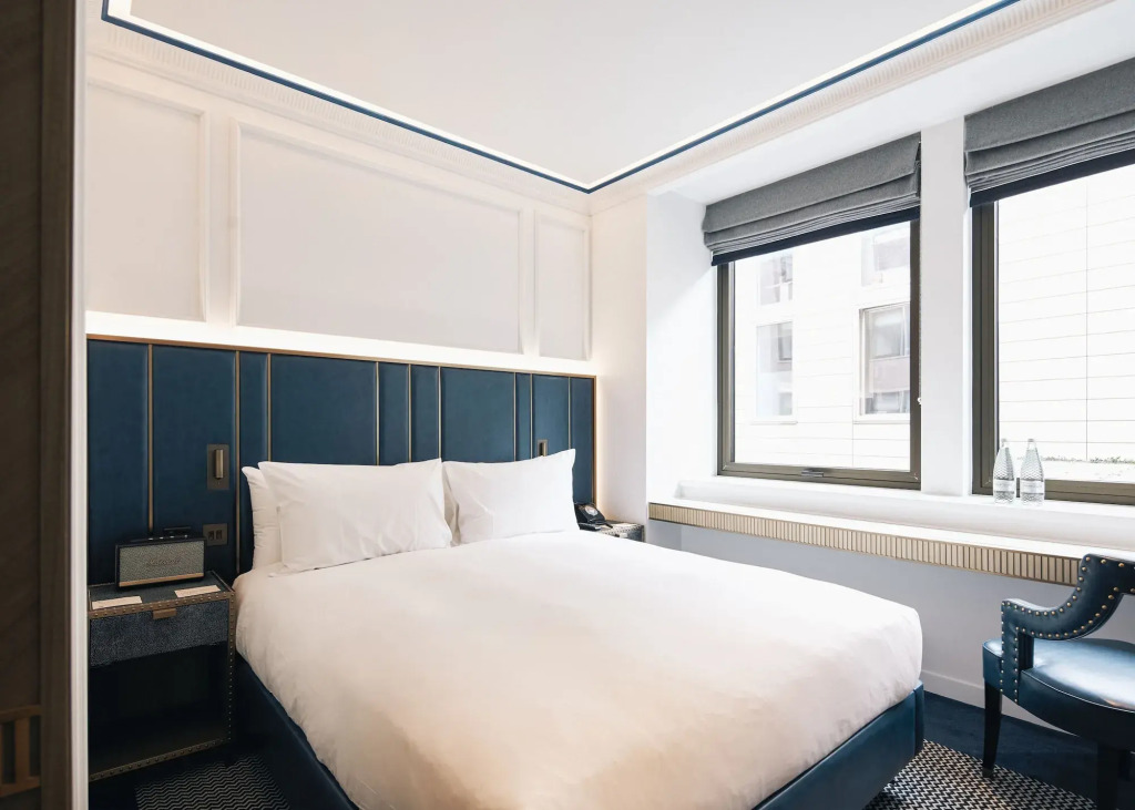 Page Common Coffee House by null