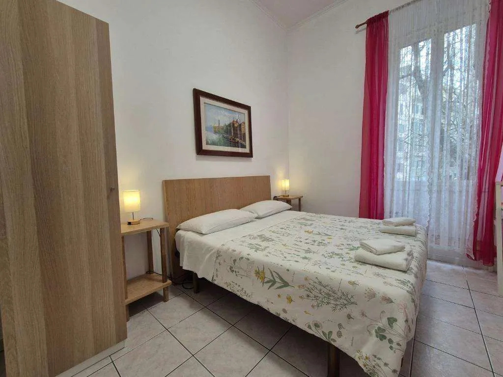 Alex B&B — 4