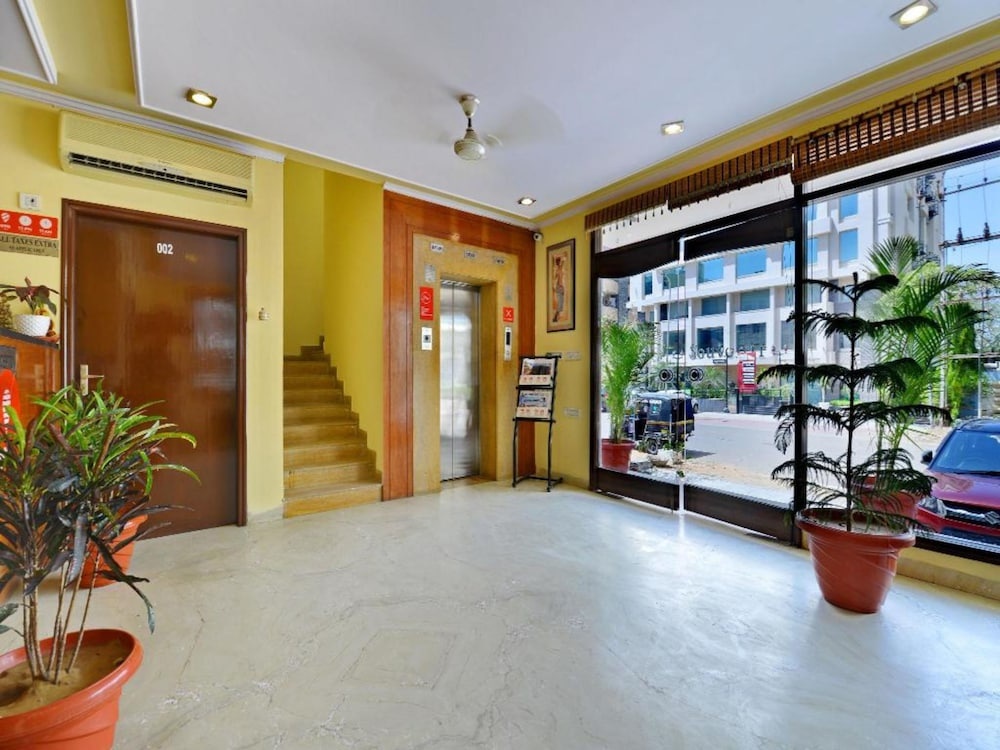 OYO 12957 Hotel Silver Plaza