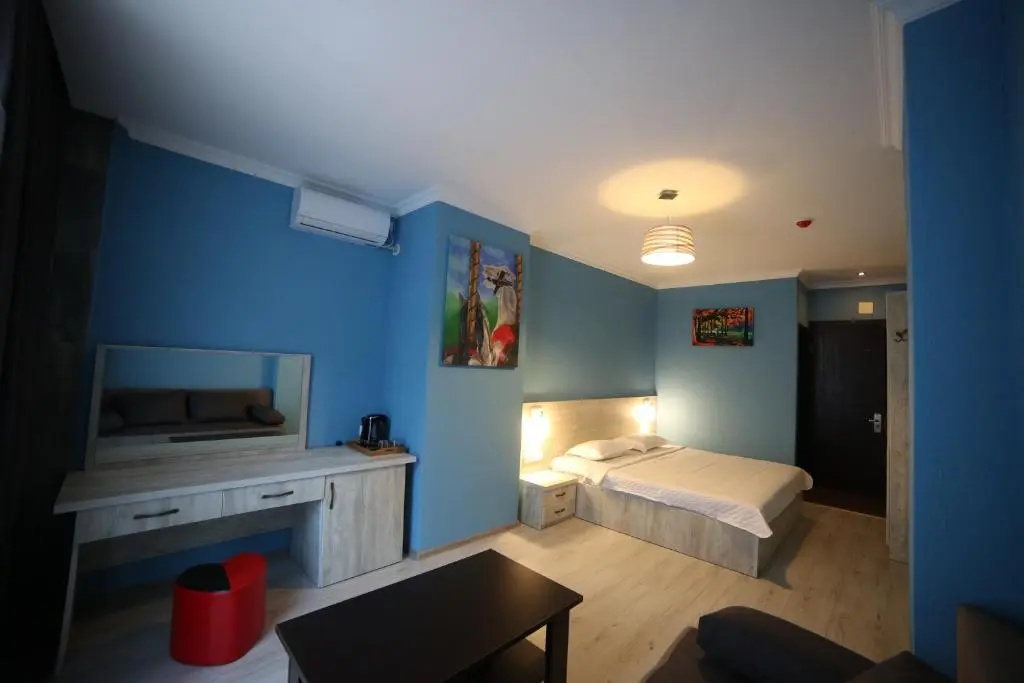Deluxe Double room (full double bed)