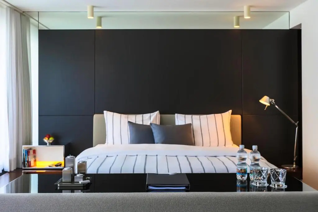 Standard Double room with lake view (full double bed)