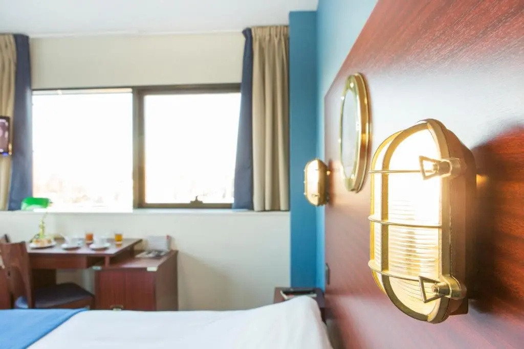 Standard Double room with harbour view (full double bed)