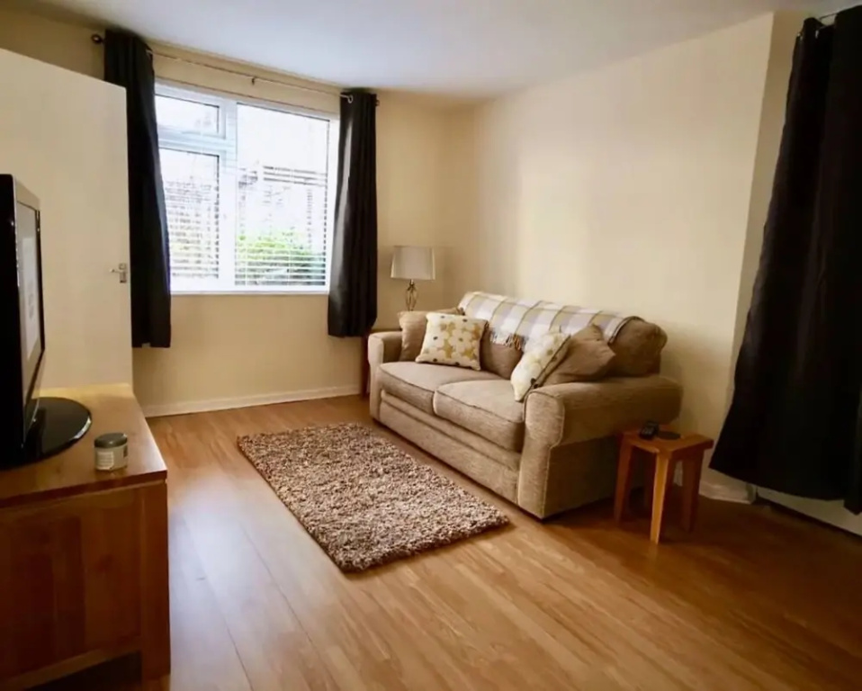 Central 1 Bedroom Stokes Croft Flat With Parking
