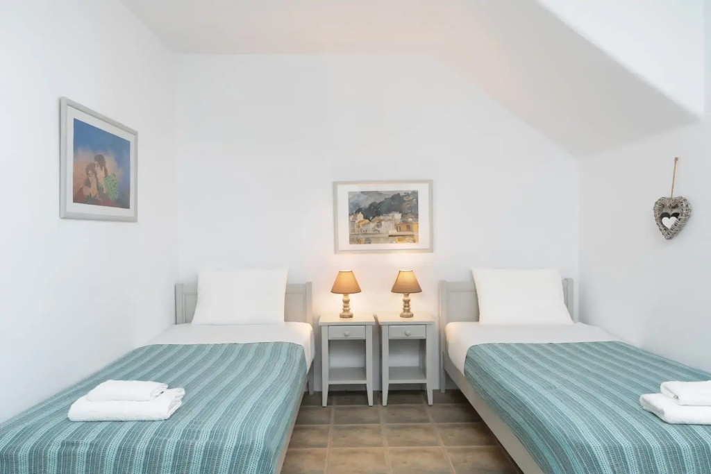 2 Bedrooms No. 5 on 2 Levels Villa
