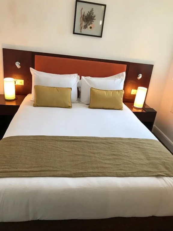 Deluxe Double room (full double bed)