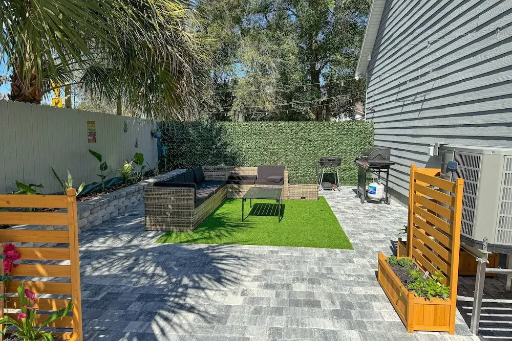 Updated, Dog-friendly gem W/fenced Yard, Foosball & Pool Tables, Wifi, Fireplace