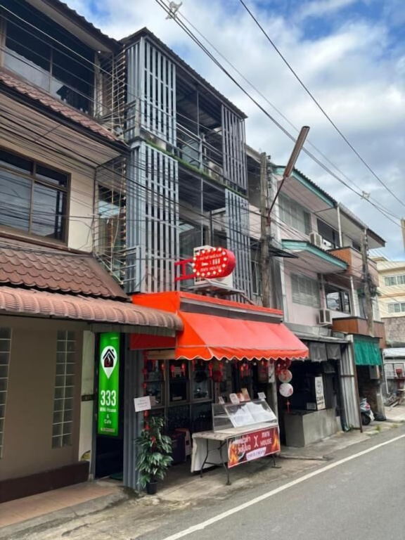 333 Mini House and Cafe