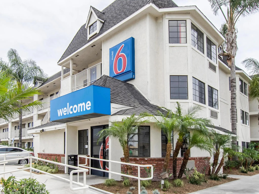 Motel 6 Buena Park, CA - Knotts Berry Farm - Disneyland