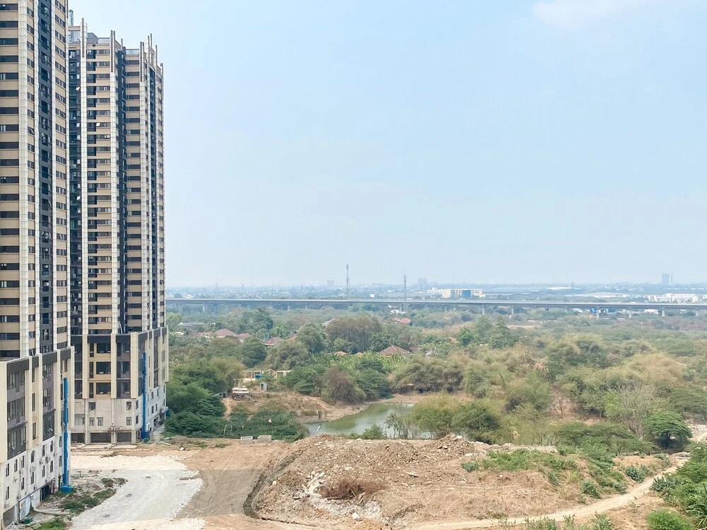 Spacious And Homey 2Br At Meikarta Apartment