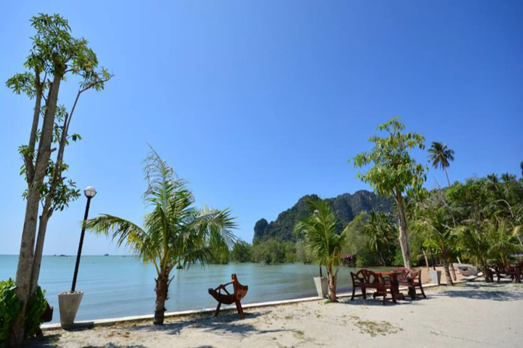 Beach & Waterfront