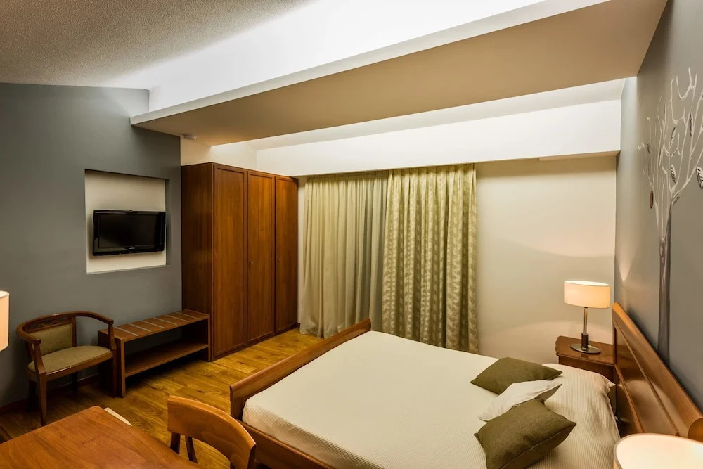 2 Bedrooms Family room