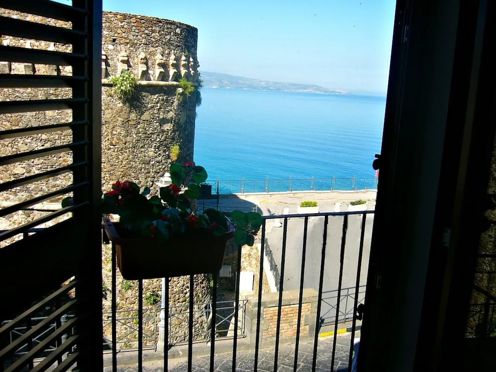 Standard Double room with sea view (full double bed)