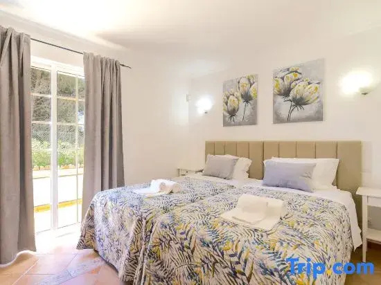 7 Bedroom Private Villa Tenazinha II, with heated pool