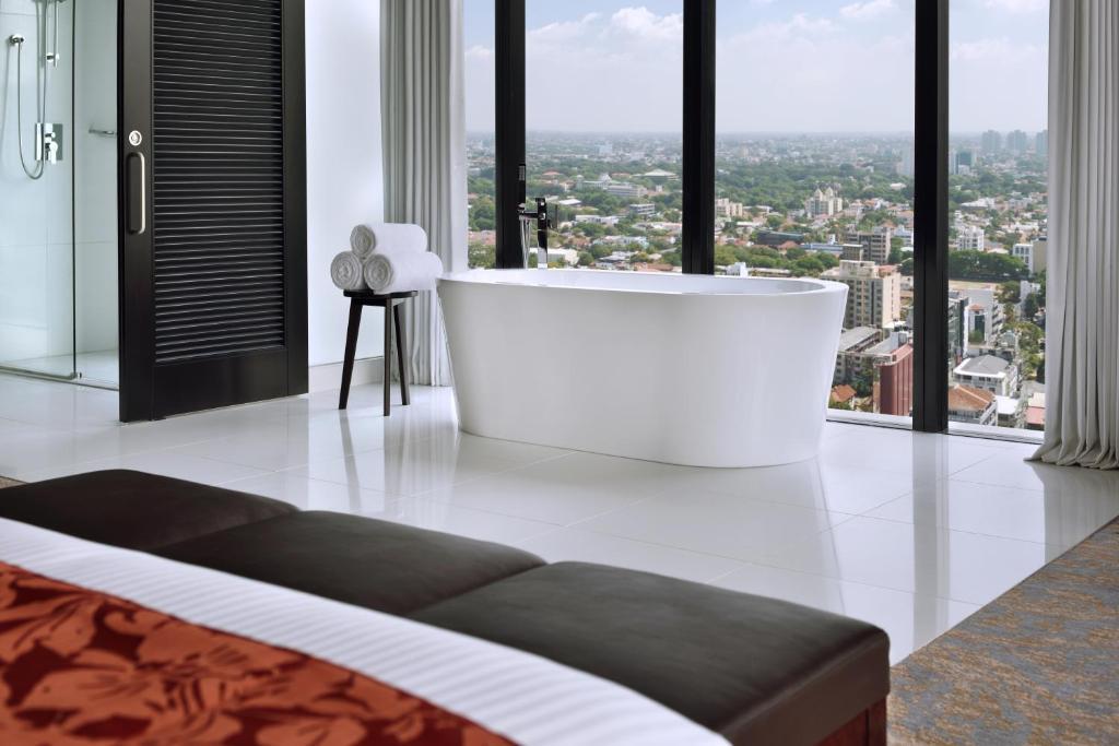 Movenpick Hotel Colombo