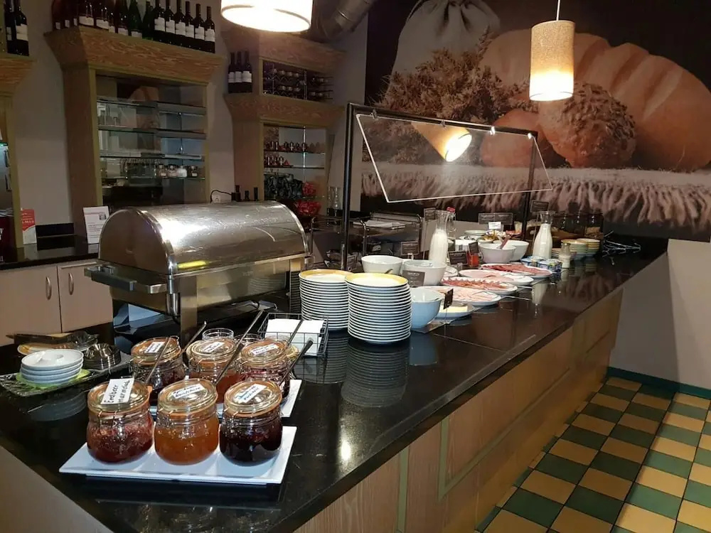 Food & Beverage