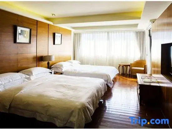 Standard Quadruple room with view