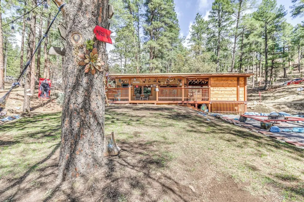 Ruidoso Cabin w/ Hot Tub - 2 Mi to Grindstone Lake