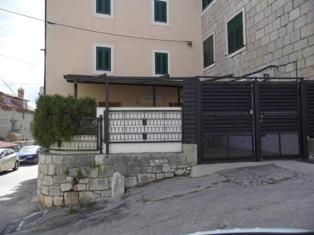 Deluxe Double room (full double bed)