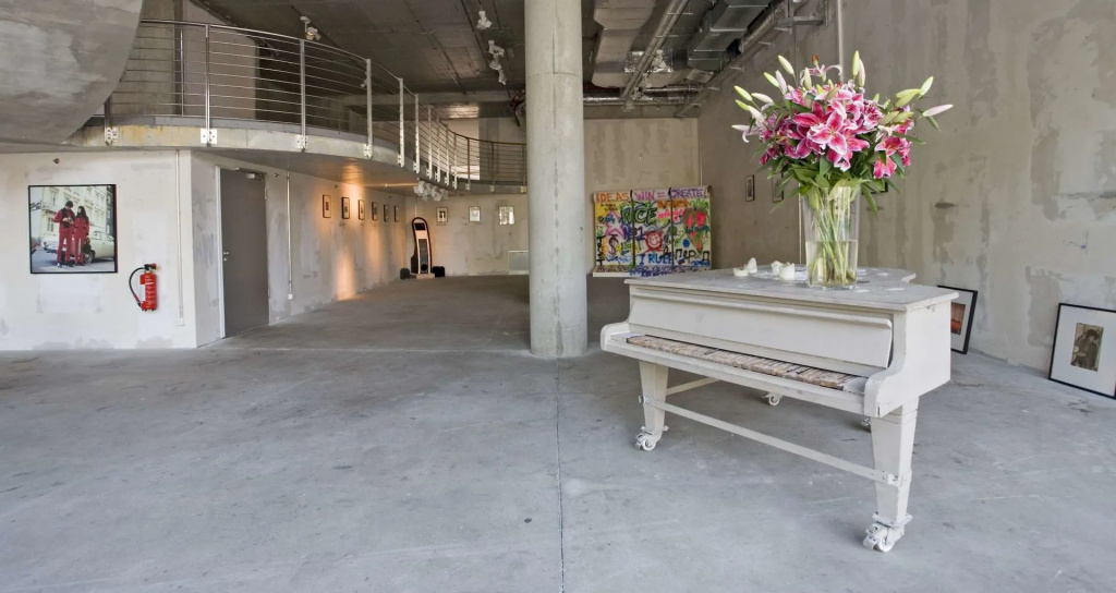 Lobby & Reception