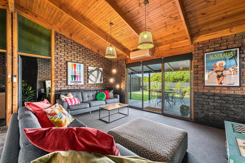 Black Pearl ~ Industrial-Chic in Silver Sands