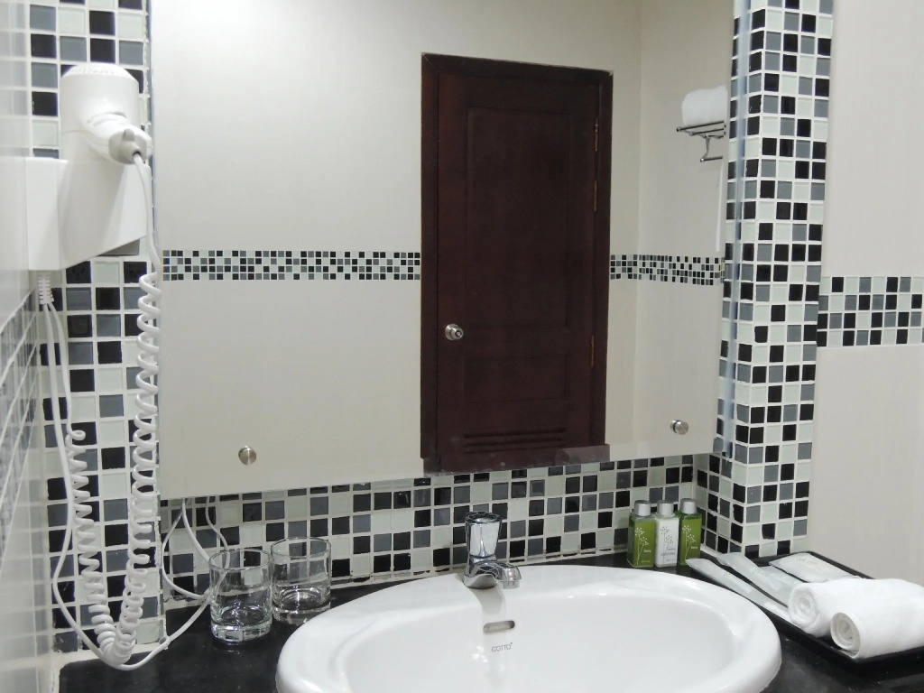 Deluxe Double room with balcony (full double bed)