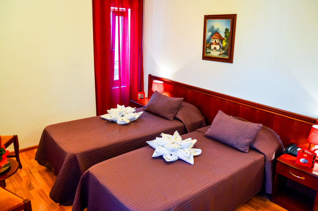 Reina Hotel — 3