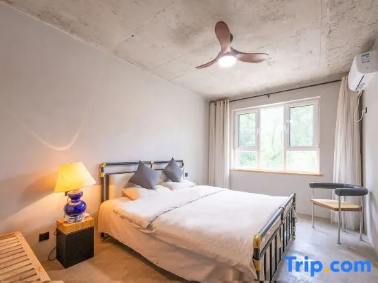 Standard Double room with courtyard view (full double bed)