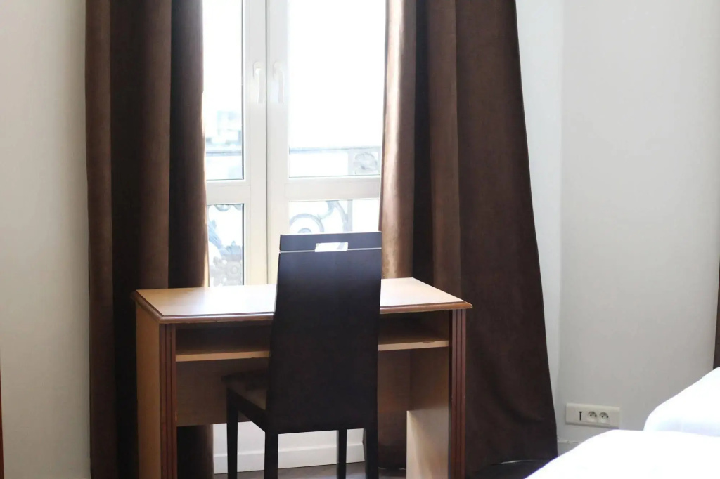 Отель Hotel Liège Strasbourg в Париже