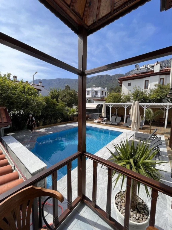 Standard Triple room with pool view