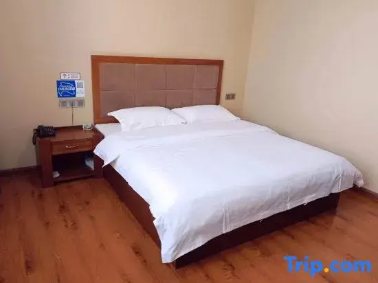 Deluxe Double room (full double bed)