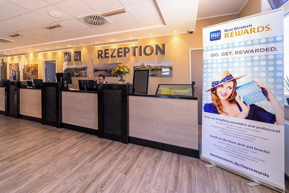 Lobby & Reception