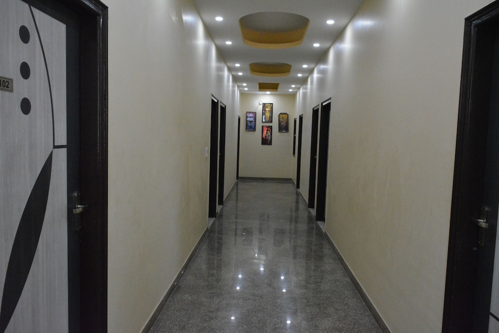 Lobby & Reception