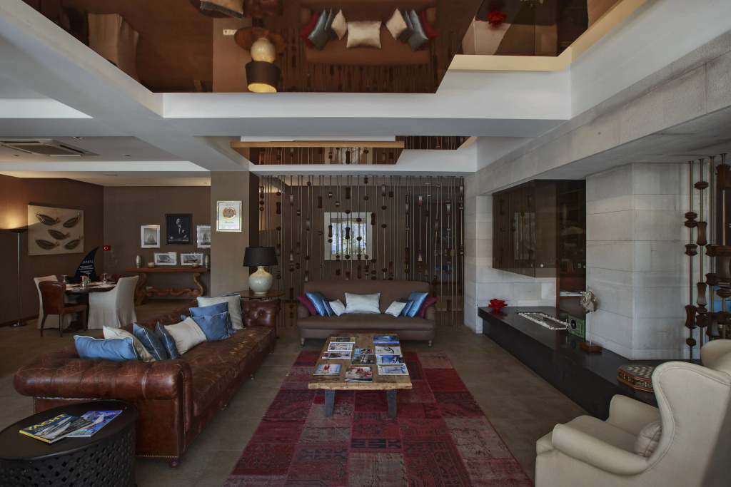 Lobby & Reception