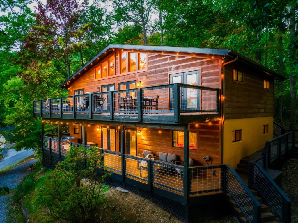 3-MasterSuites-GorgeousViews-GameRm-HotTub-Gburg7min-Ober5min-Bears!