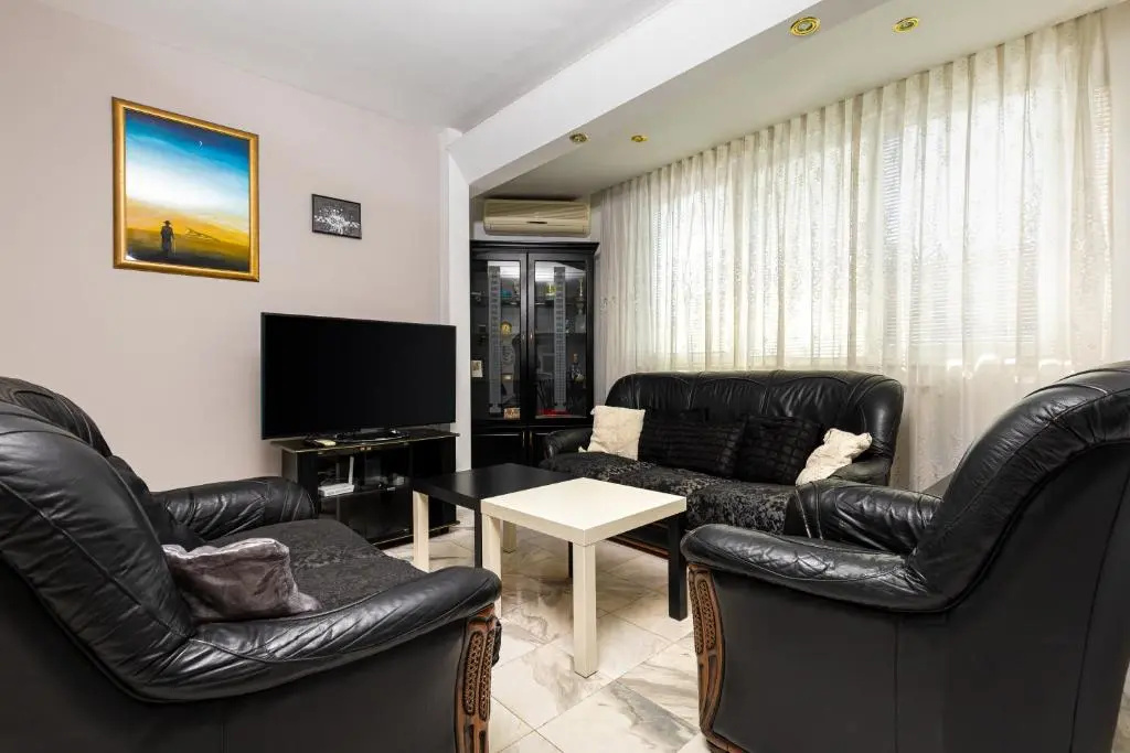 Spacious 2-Bedroom Maisonette in City Centre