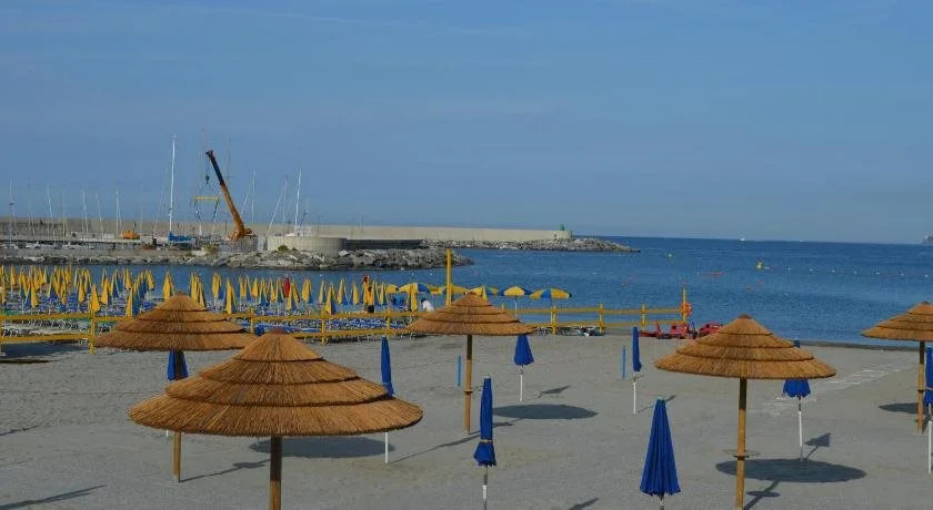Beach & Waterfront