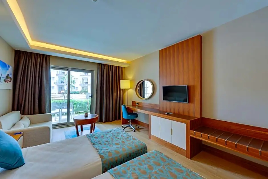 Ramada Hotel & Suites by Wyndham Kusadasi - Chambres