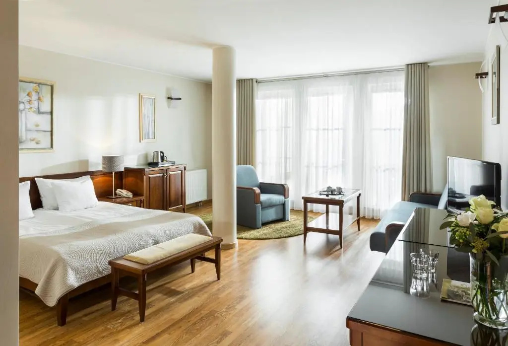 Deluxe Double room with balcony (full double bed)