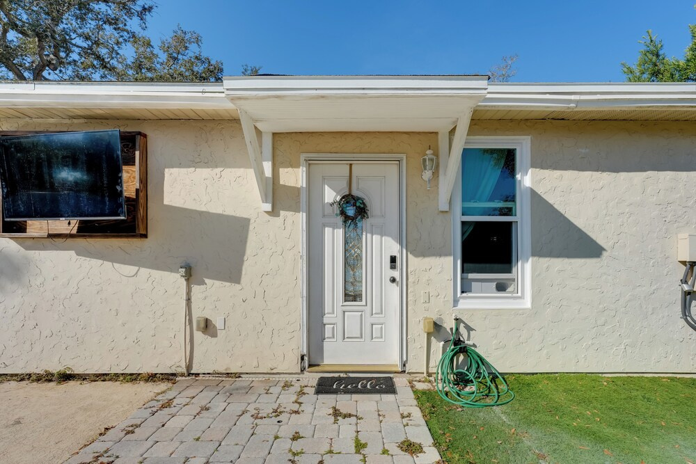 6 Mi to Honeymoon Island: Studio w/ Pool Access