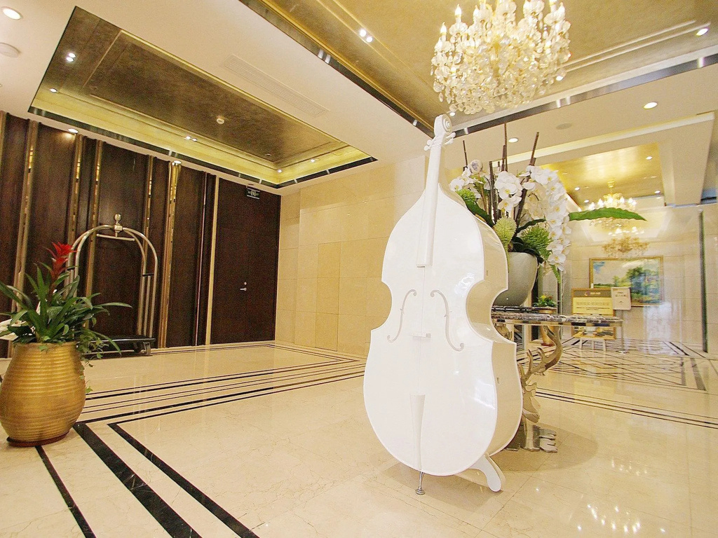 Lobby & Reception