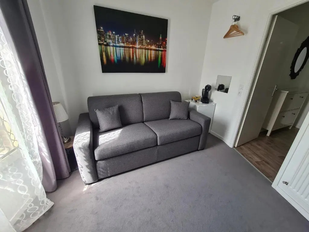 Afficher la photo 8 — Chambre avec salle de bain /wc